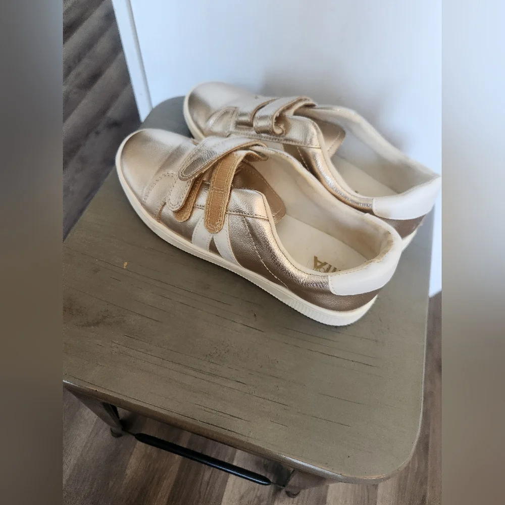 Girls Mia Gold Shoes